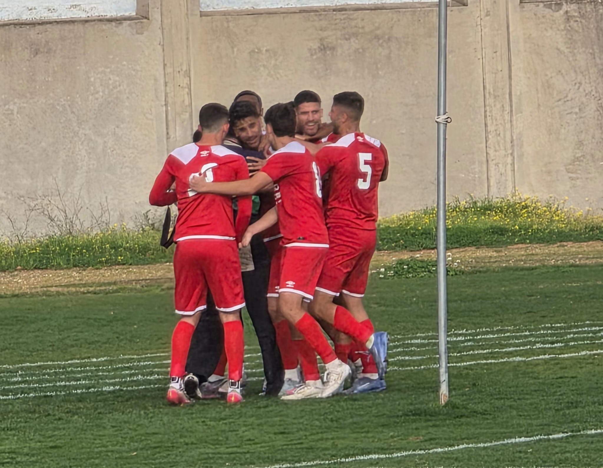 שחקני מרמורק חוגגים אחרי השער השני (רועי אסף)